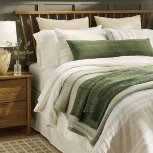 Hearth & Hand Magnolia Grid Matelassé Throw Blanket Dark Green Navy Blue NEW